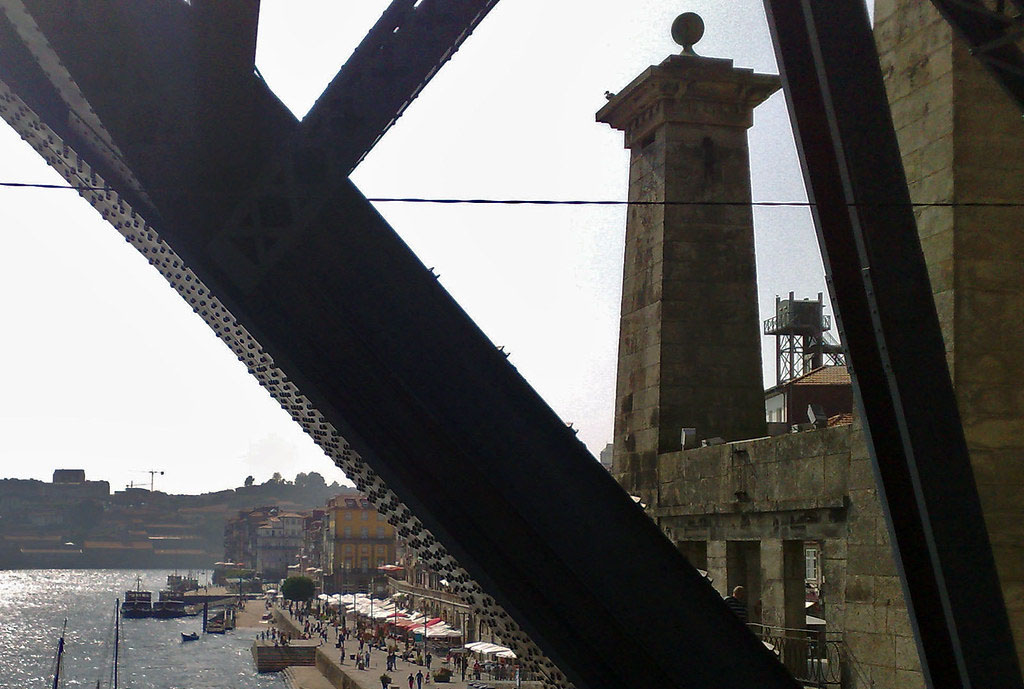 老吊桥的桥头堡