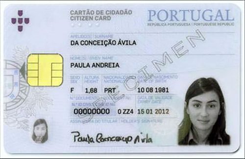 两个姓氏，一个复合名字，中间无逗号隔开。按照传统，宝拉（Paula）的母亲因此姓“ da Conceição”，而父亲则姓“Avila”。